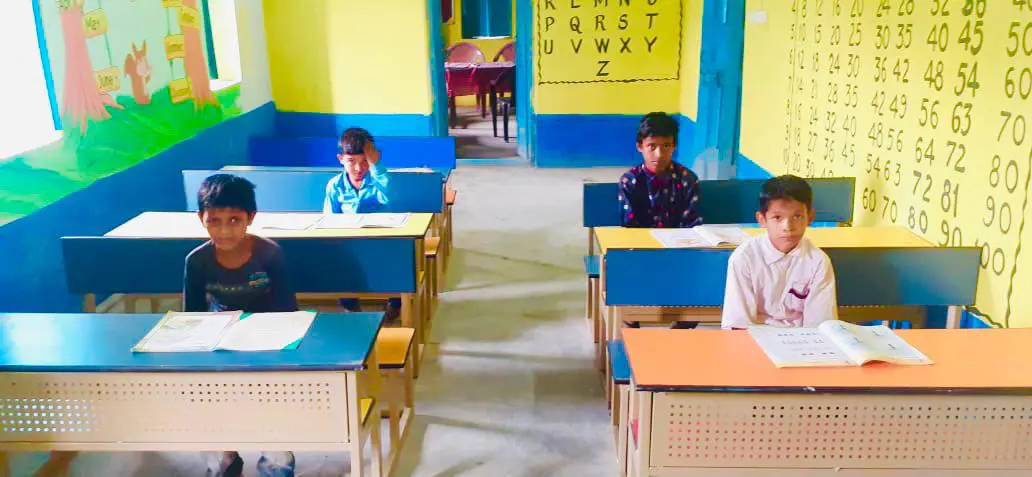 सरकारी प्राइमरी स्कूल